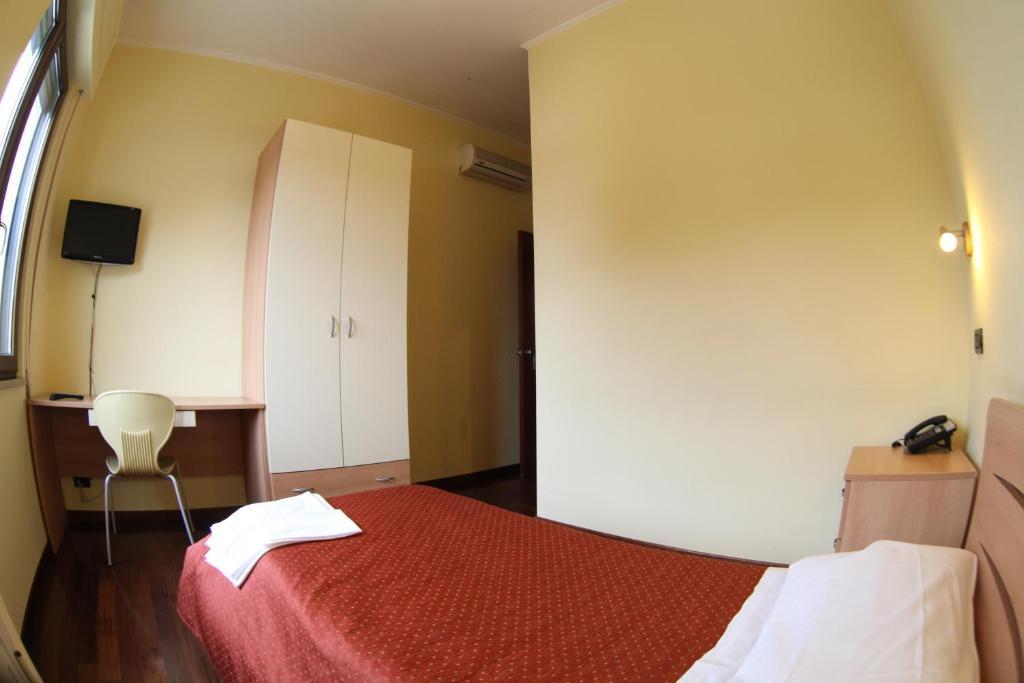 تشيرينيولا Hotel Veronese الغرفة الصورة